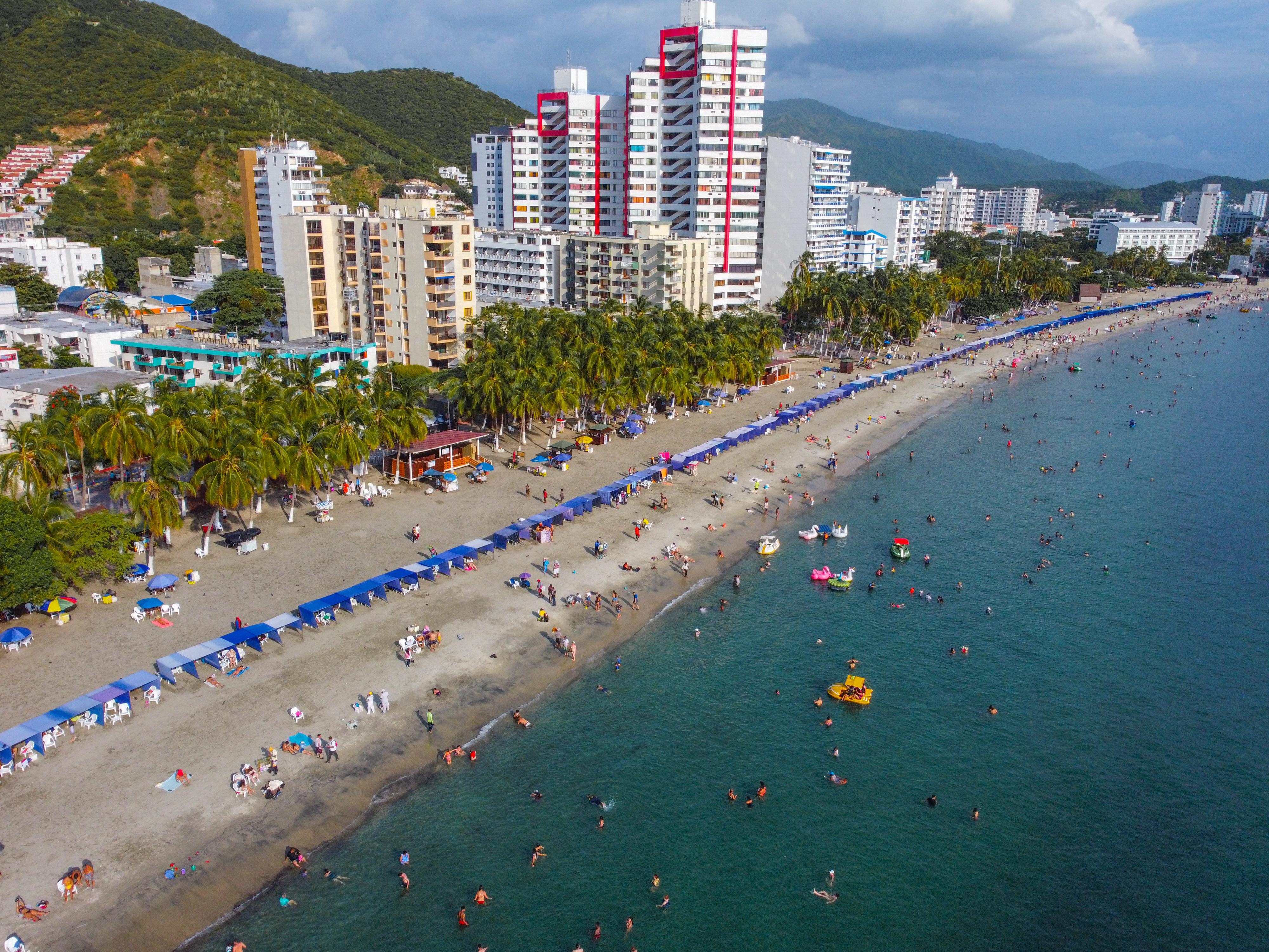 Alquiler de lancha en Santa Marta: guía para un día perfecto en el mar (con Serenity Boat Rental)