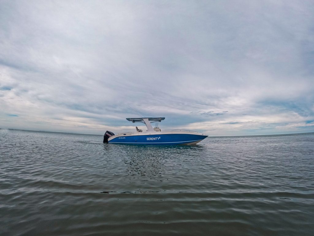 A boat sailing in Santa Marta Bay.