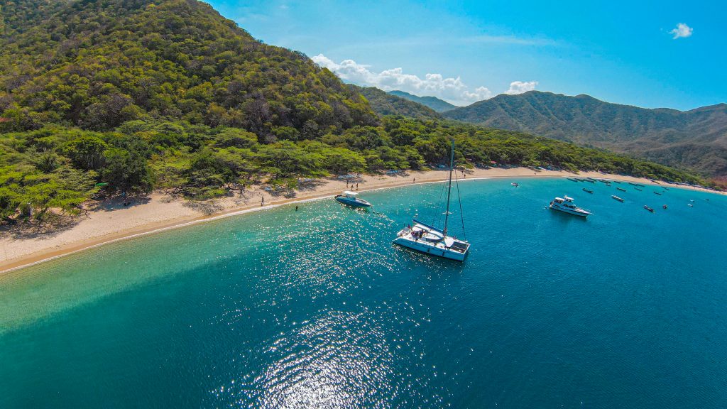 Aerial view of Bahía Conchawith boats at anchor.